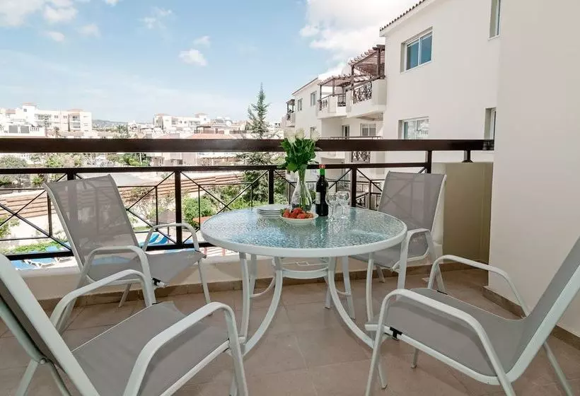 Artemis Cynthia Complex