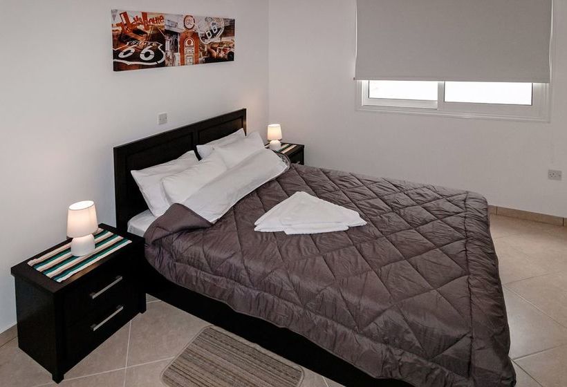 Artemis Cynthia Complex