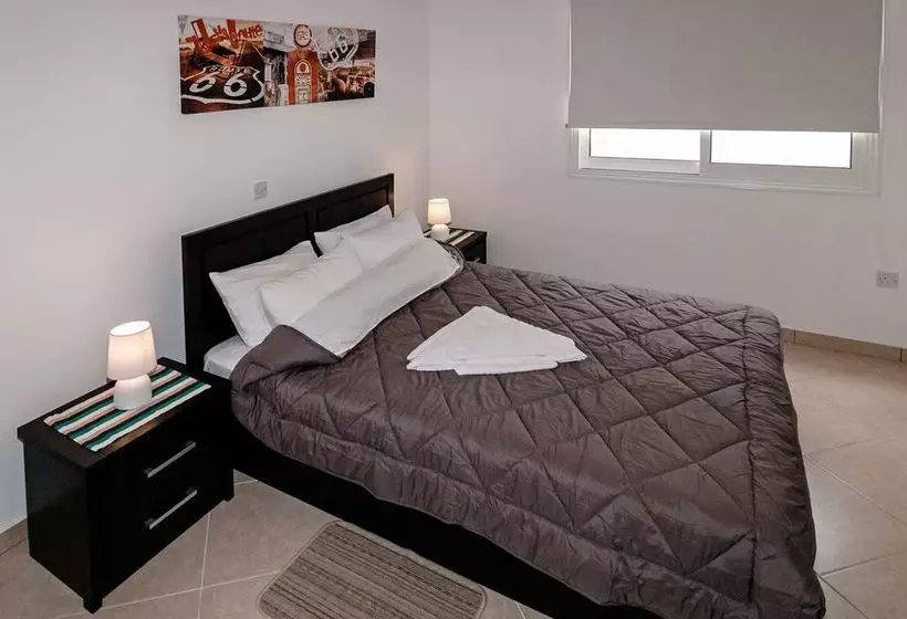 Artemis Cynthia Complex