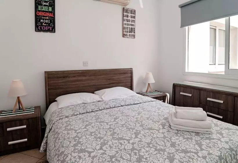 Artemis Cynthia Complex