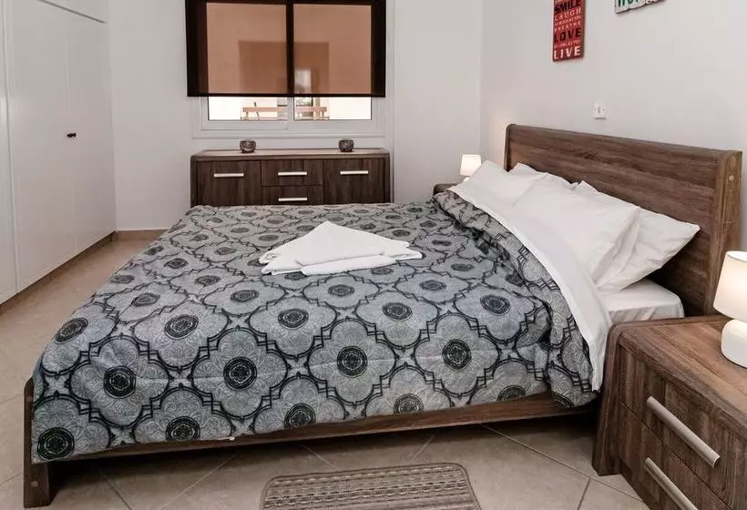 Artemis Cynthia Complex