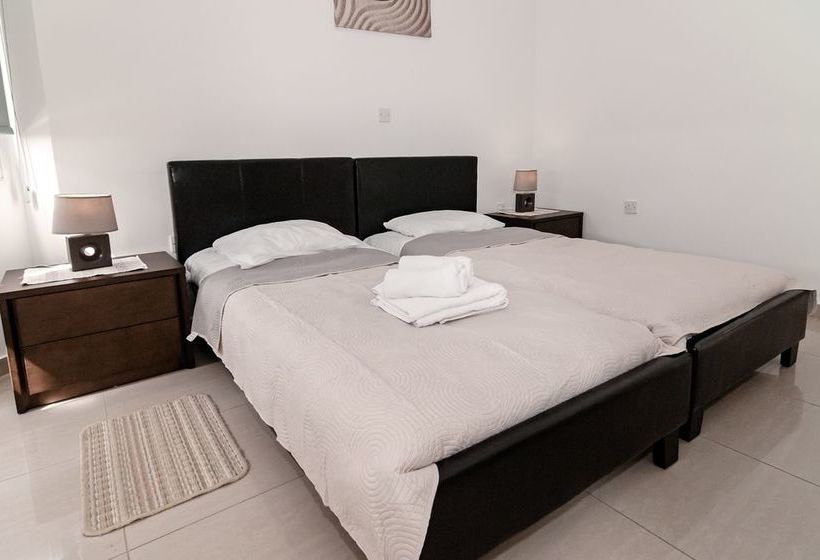 Artemis Cynthia Complex