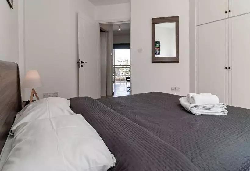 Artemis Cynthia Complex