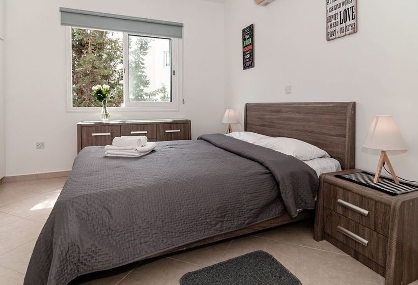 Artemis Cynthia Complex