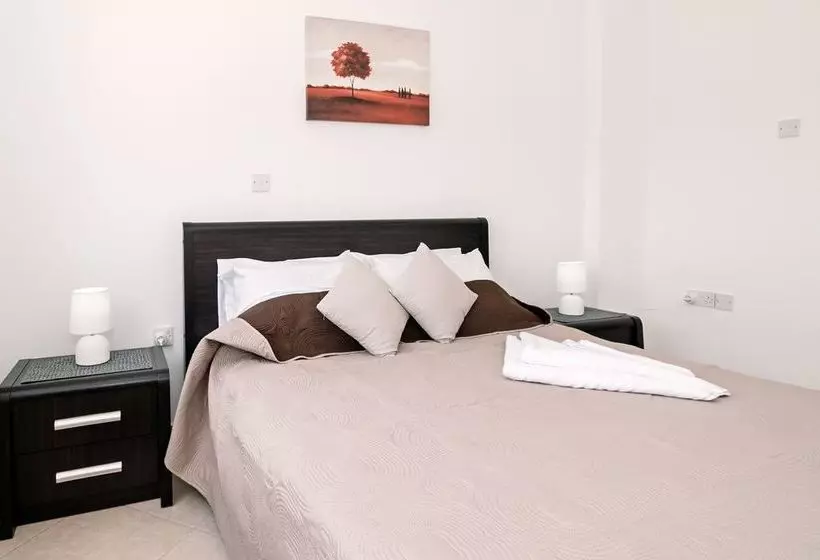 Artemis Cynthia Complex