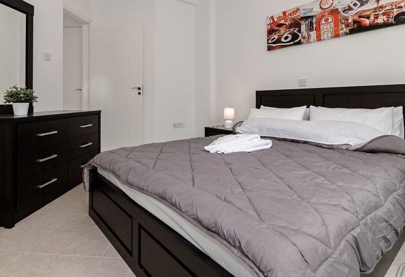 Artemis Cynthia Complex