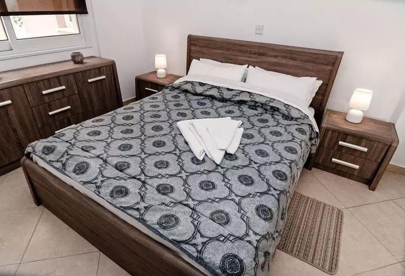 Artemis Cynthia Complex