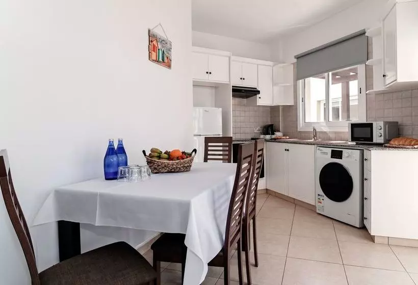 Artemis Cynthia Complex