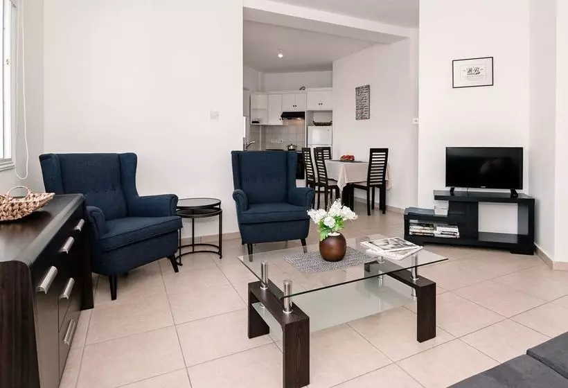 Artemis Cynthia Complex