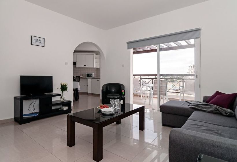 Artemis Cynthia Complex