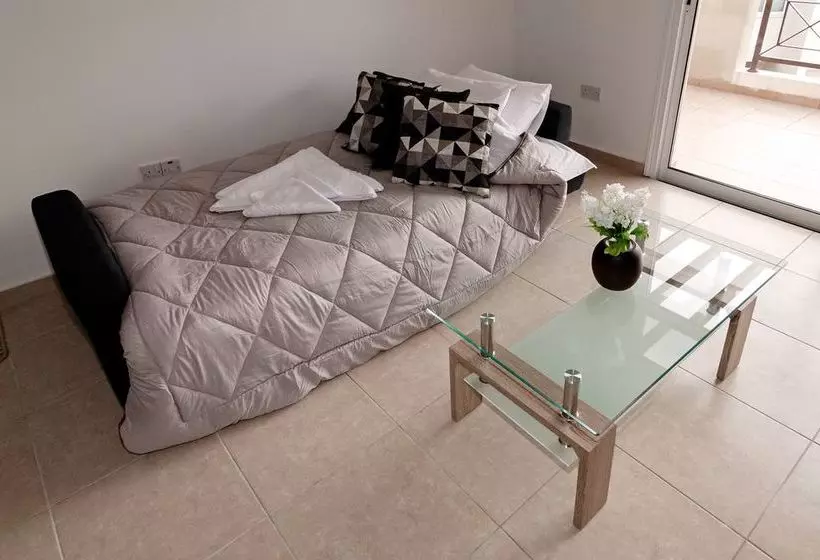 Artemis Cynthia Complex