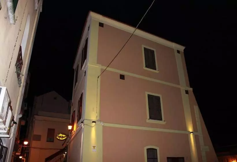 هتل Albergo Ristorante Del Cacciatore