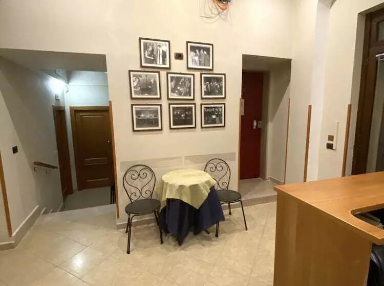 هتل Albergo Ristorante Del Cacciatore