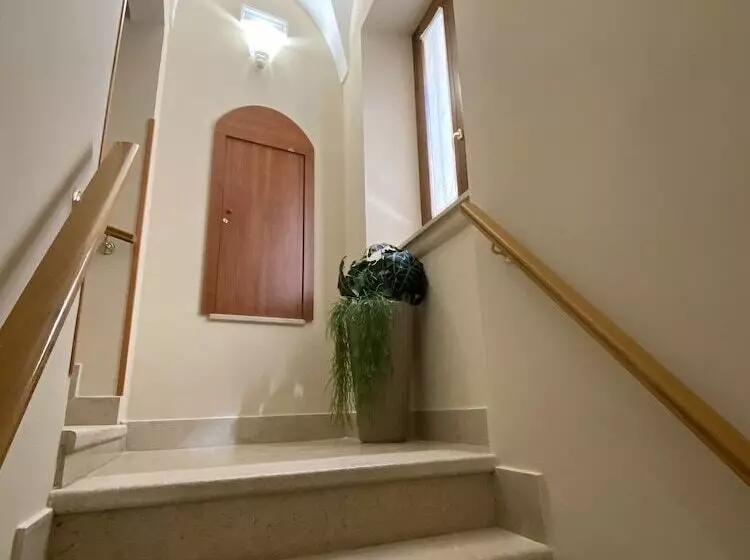 هتل Albergo Ristorante Del Cacciatore