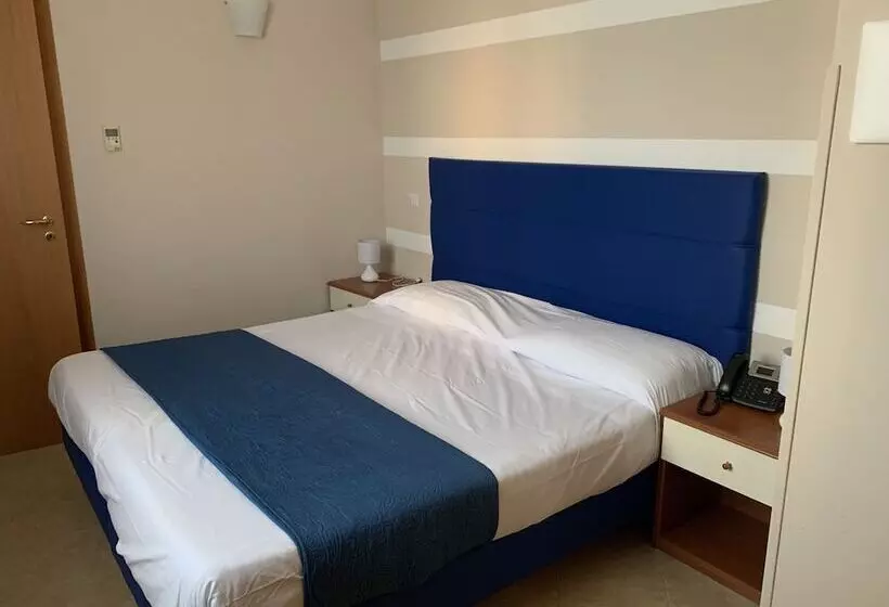 هتل Albergo Ristorante Del Cacciatore