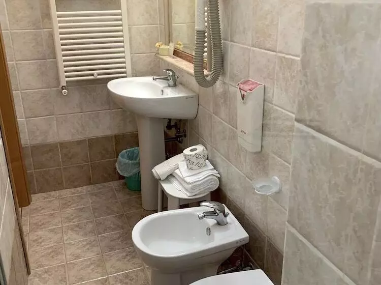 هتل Albergo Ristorante Del Cacciatore