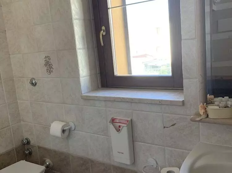 هتل Albergo Ristorante Del Cacciatore