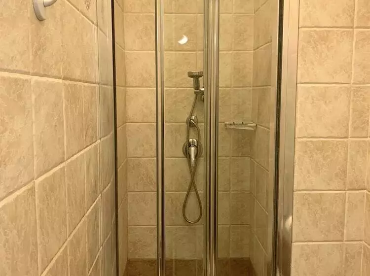 هتل Albergo Ristorante Del Cacciatore