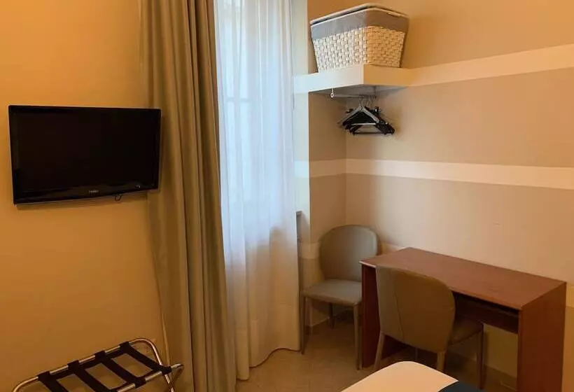 هتل Albergo Ristorante Del Cacciatore