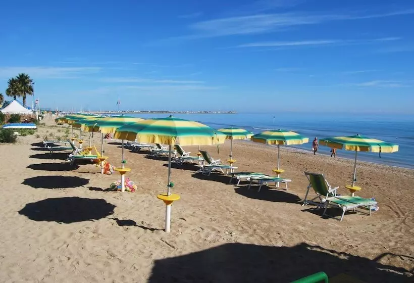 Отель Kiara Residence