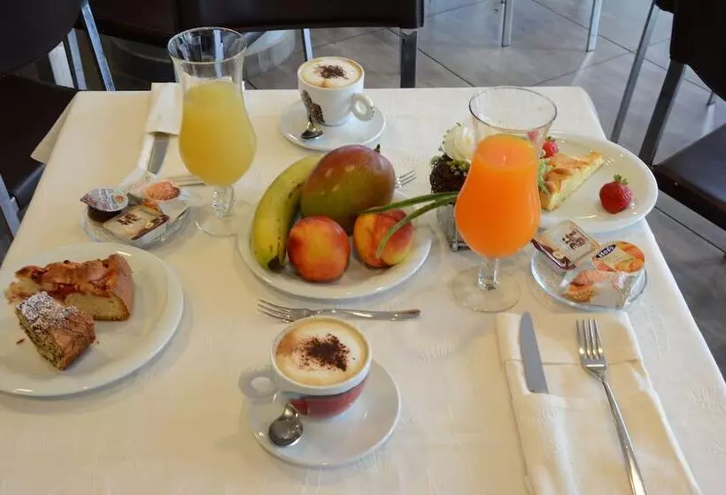 Отель Kiara Residence