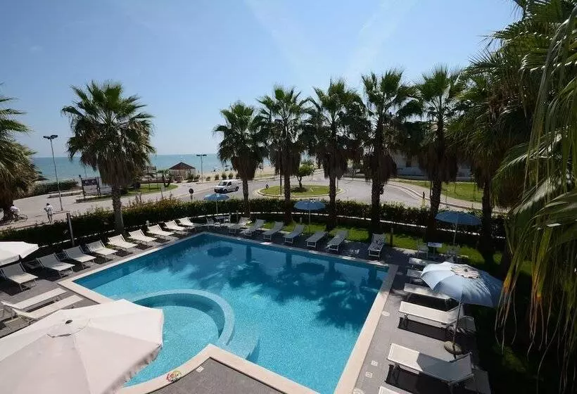 Отель Kiara Residence