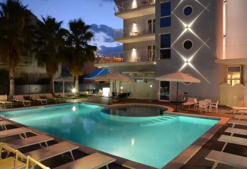 Отель Kiara Residence