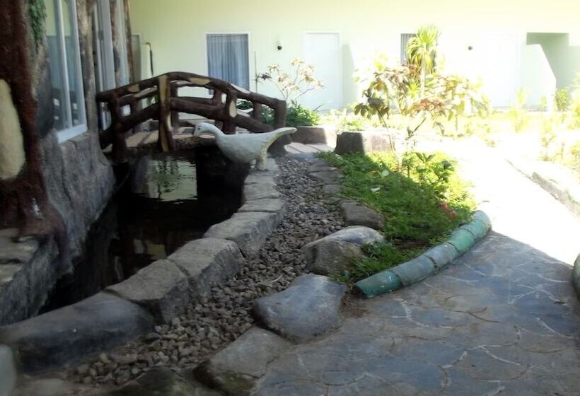 בית מלון כפרי Komodo Boutique