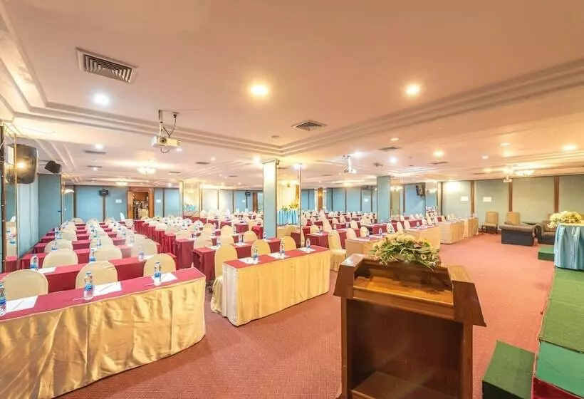 ホテル Nonthaburi Palace