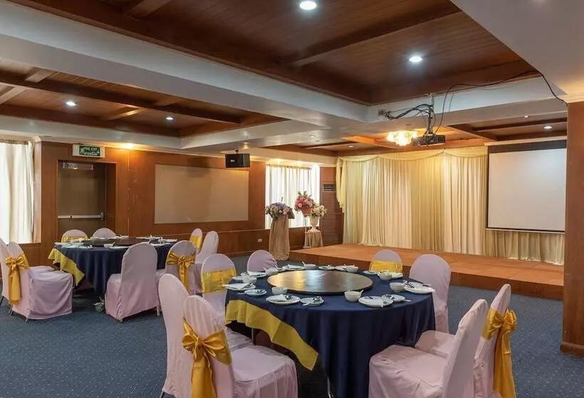 ホテル Nonthaburi Palace
