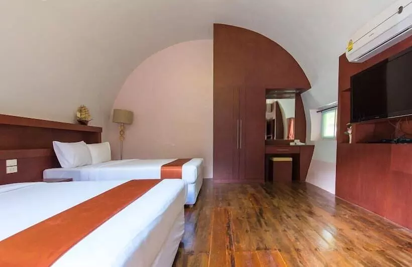 هتل Phutara Resort Ranong