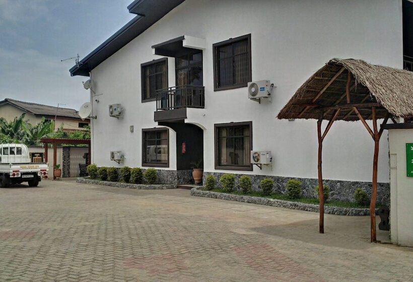 בית מלון כפרי Takoradi Standard