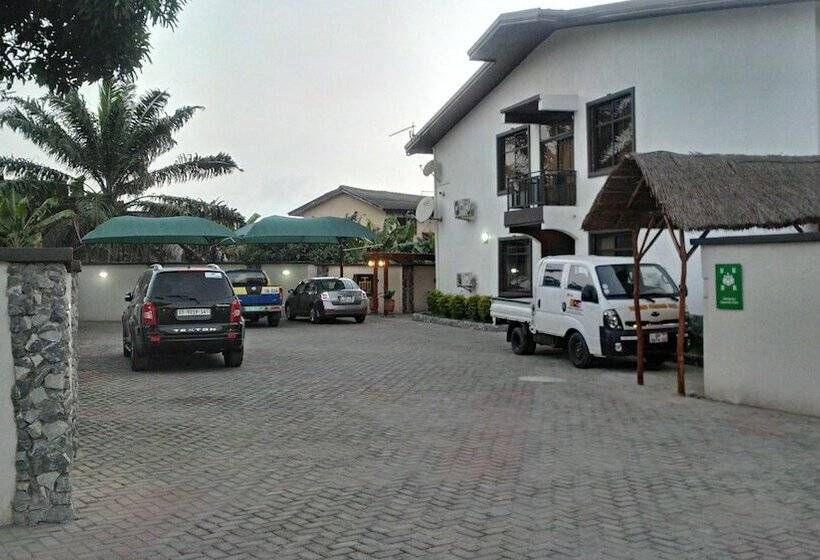 בית מלון כפרי Takoradi Standard