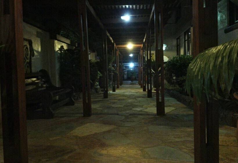 בית מלון כפרי Takoradi Standard