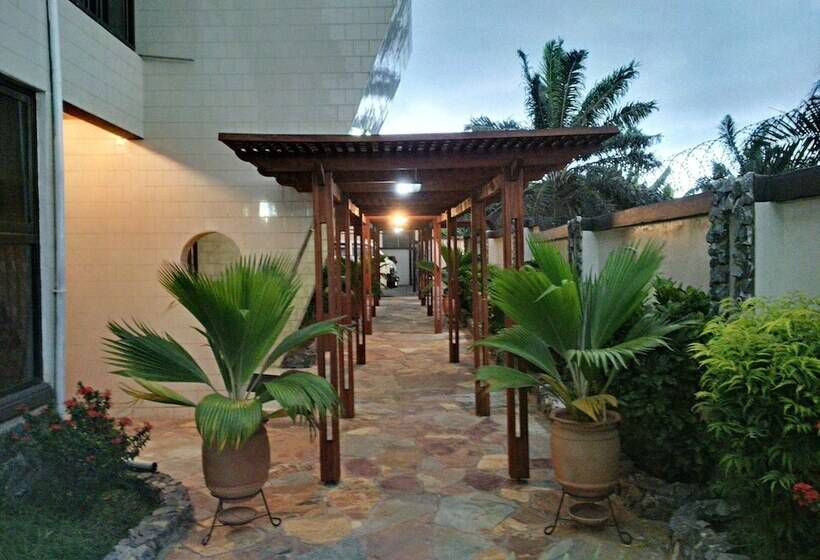 בית מלון כפרי Takoradi Standard