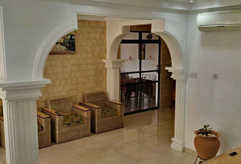 בית מלון כפרי Takoradi Standard