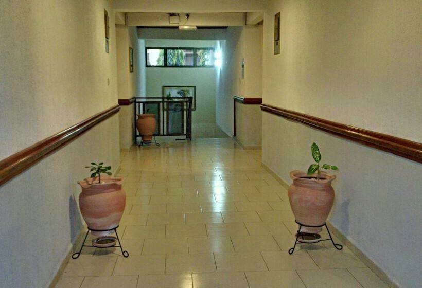 בית מלון כפרי Takoradi Standard