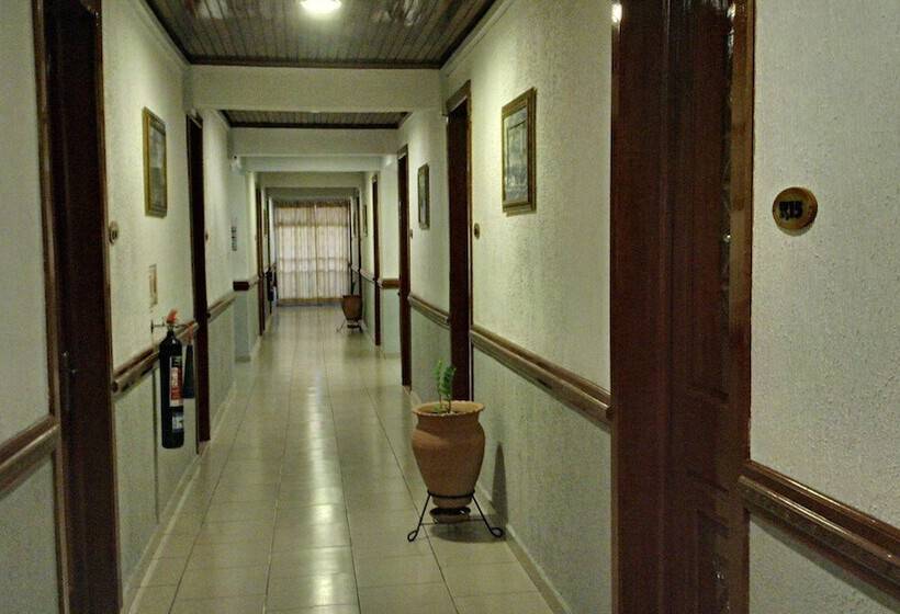 בית מלון כפרי Takoradi Standard