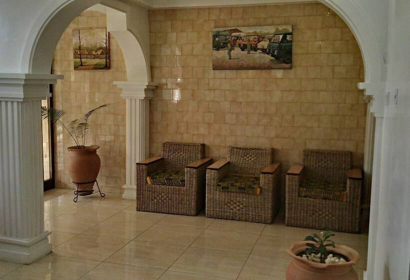 בית מלון כפרי Takoradi Standard