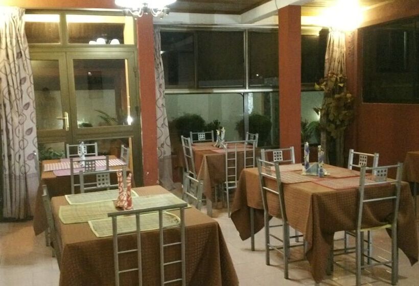 בית מלון כפרי Takoradi Standard