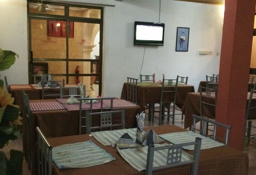 בית מלון כפרי Takoradi Standard