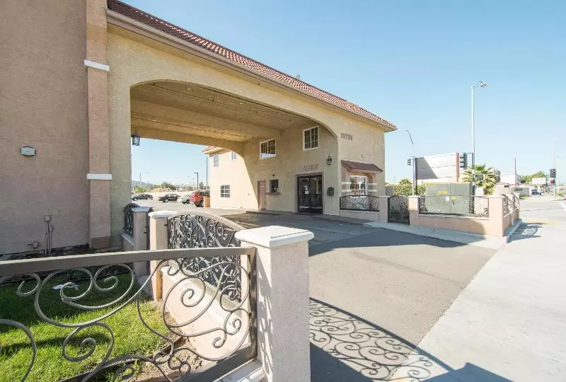 Мотель Industry Inn & Suites