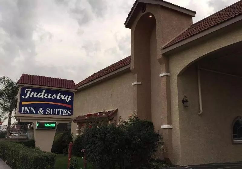 Мотель Industry Inn & Suites