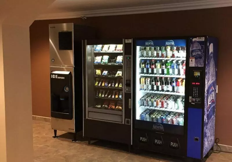 Мотель Industry Inn & Suites