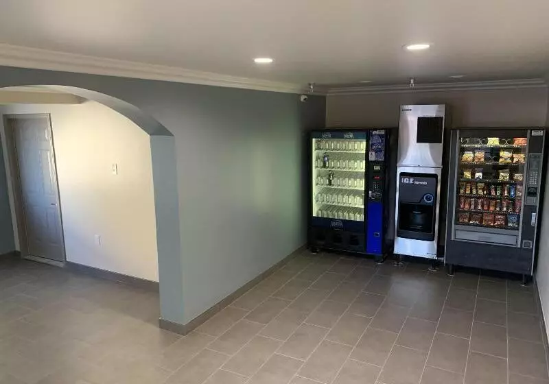 Мотель Industry Inn & Suites