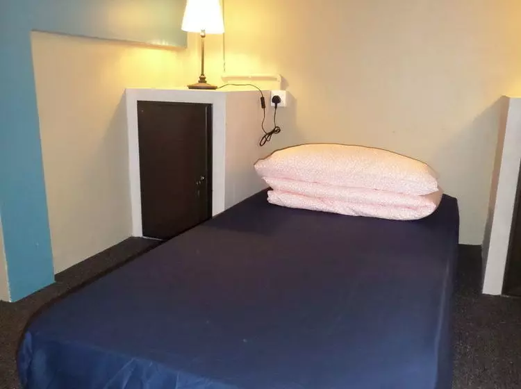 Olive Flashpackers  Hostel