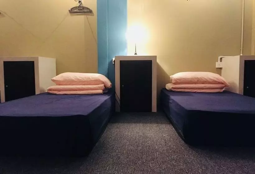 Olive Flashpackers  Hostel