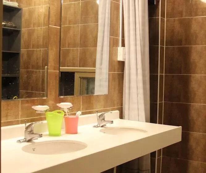 Pensão 41st Guest House