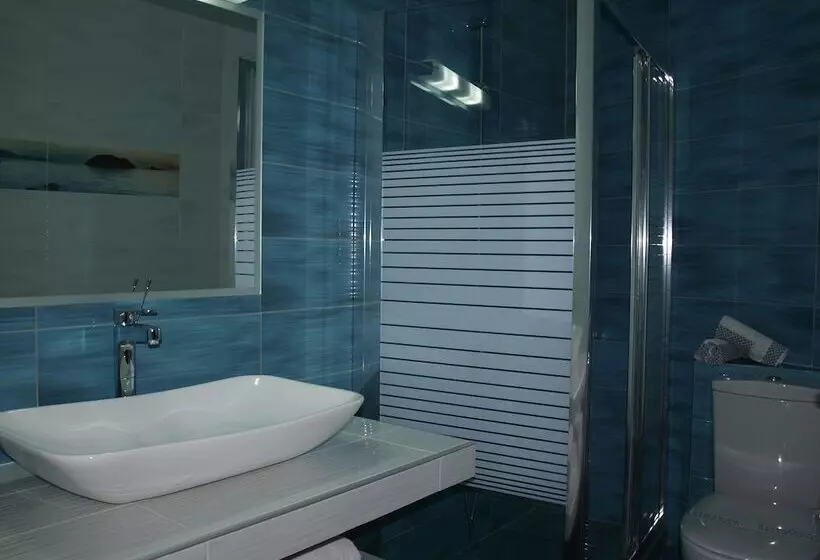 Georgia Vicky Studios & Apartments