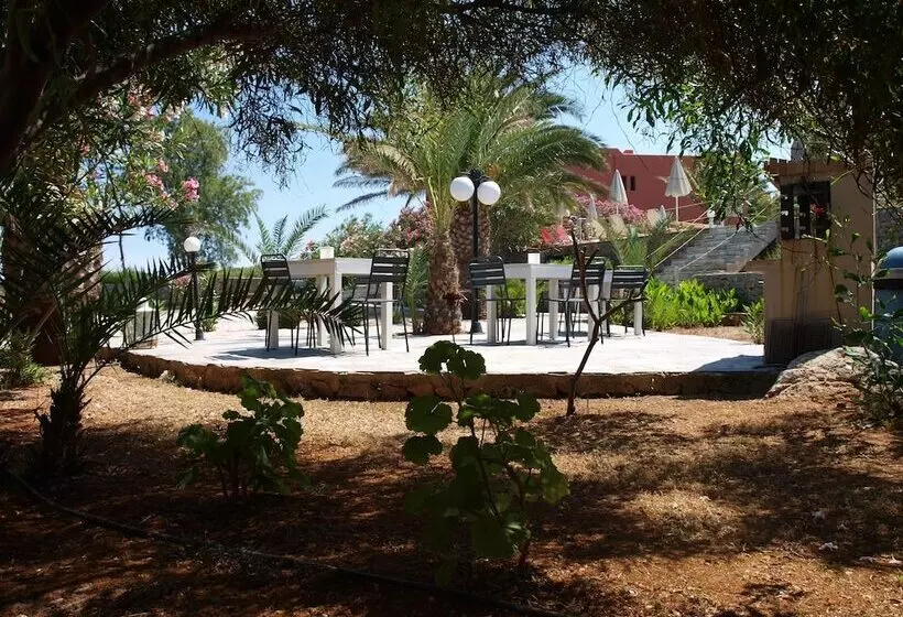 Georgia Vicky Studios & Apartments